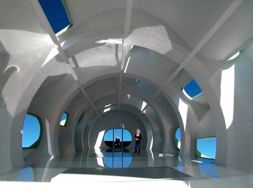 Cinco módulos giratorios se reconfiguran para formar las casas segmentadas interactivas del futuro