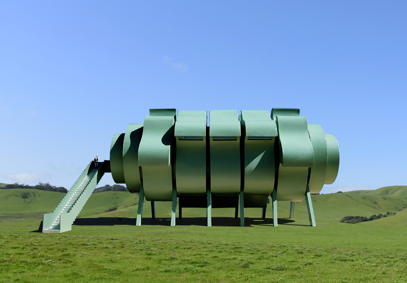 Cinco módulos giratorios se reconfiguran para formar las casas segmentadas interactivas del futuro