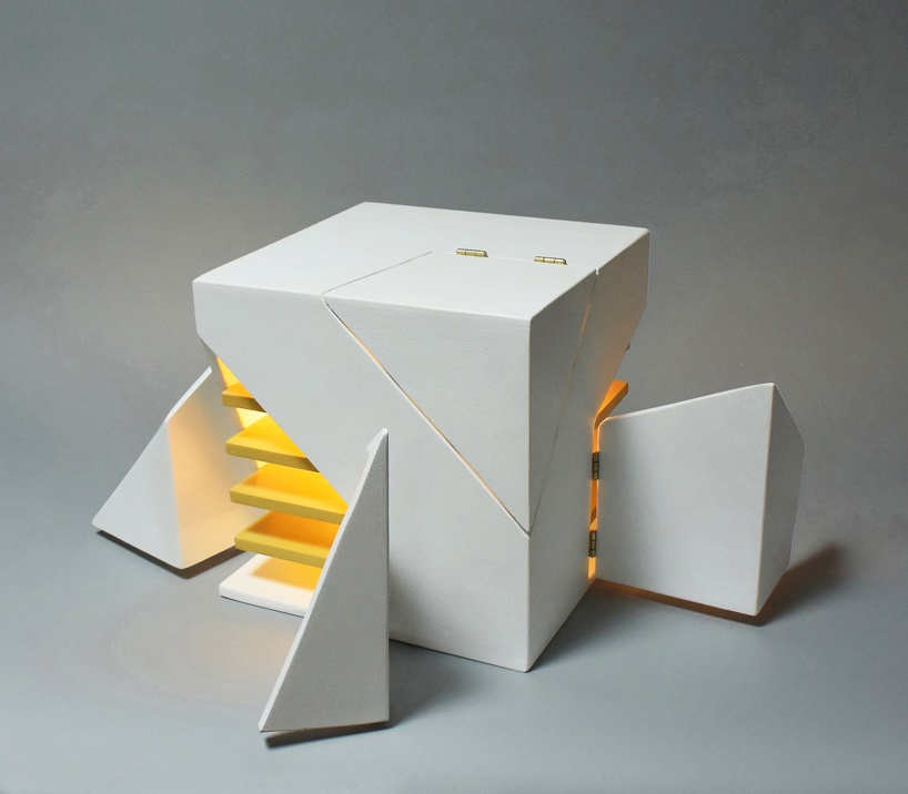 the light quality as well as the shape of the lamp changes as the different corners are folded in and out