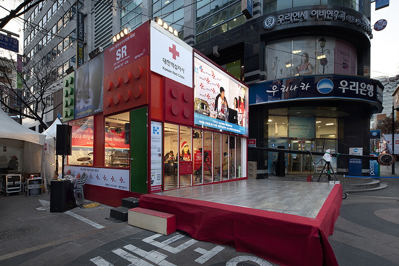 studio_GAON designs red cross cube pavilion as LEGO block