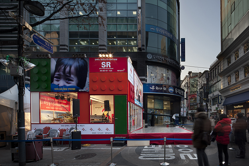 studio_GAON designs red cross cube pavilion as LEGO block