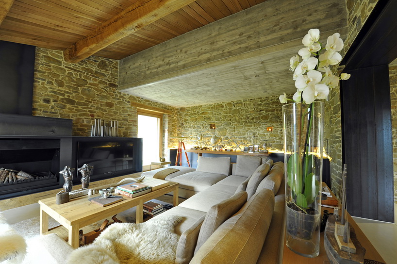 nico van der meulen renovates a 12th century stone guardhouse in italy