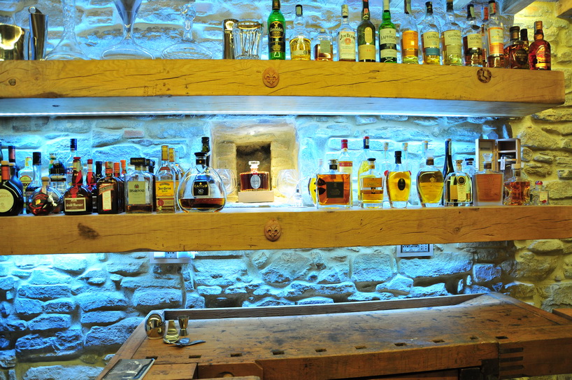 nico van der meulen renovates a 12th century stone guardhouse in italy