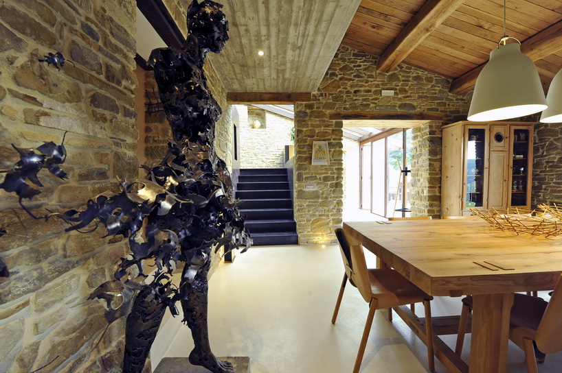 nico van der meulen renovates a 12th century stone guardhouse in italy
