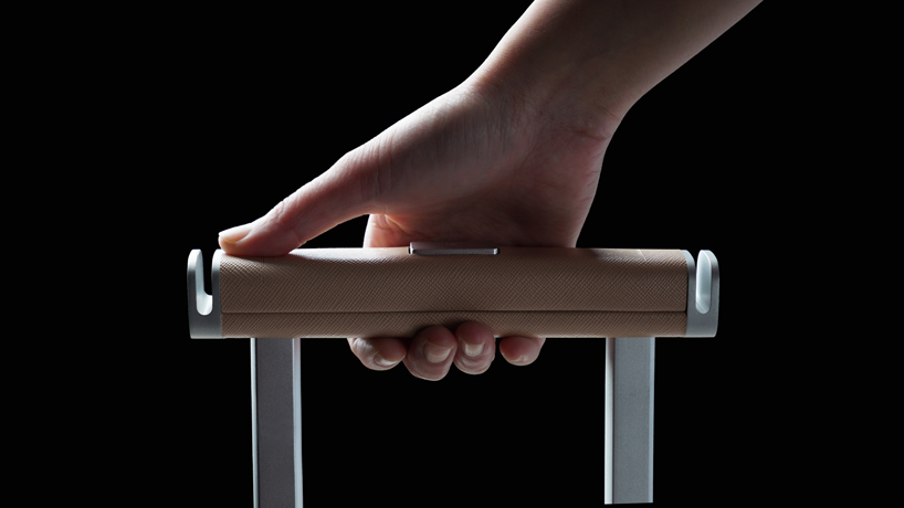 andrea ponti presents innovative smart suitcase with integrated scale