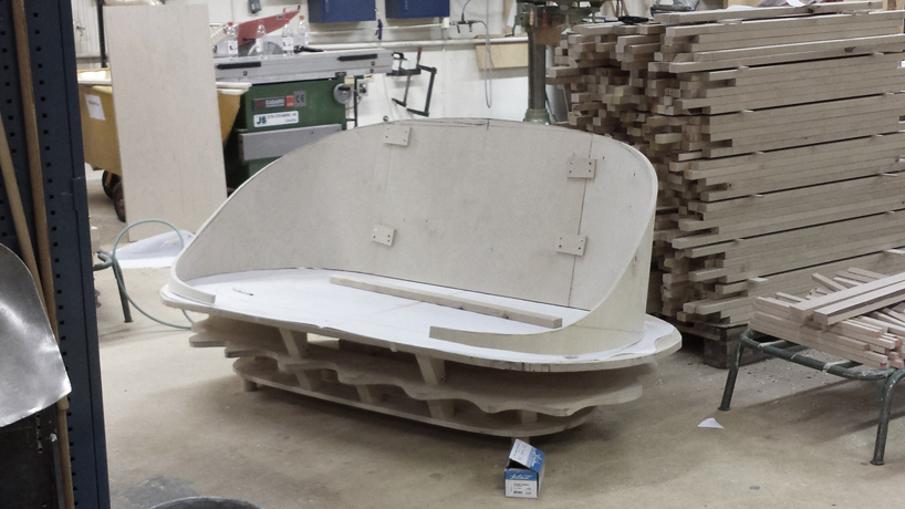 markus johansson curves comfy coquille sofa into shell form