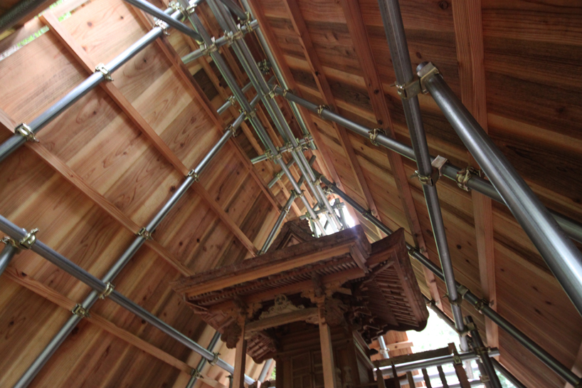 kikuma watanabe designs a movable wooden shinto shrine in the mountains of kochi