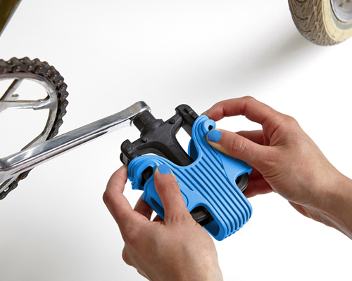 sovrappensiero's grippine enhances bike pedal traction