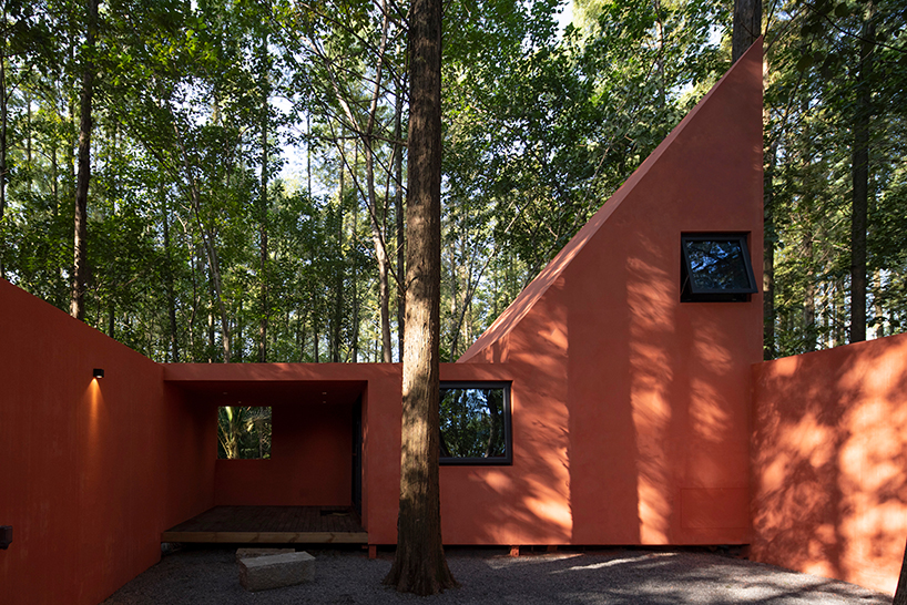 wiki world plants red timber cabin standing on stilts within chinese woodland