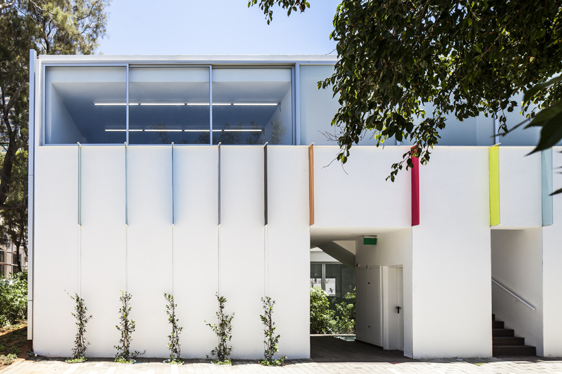 paritzki liani architects pays an homage to marc chagall with tel aviv school