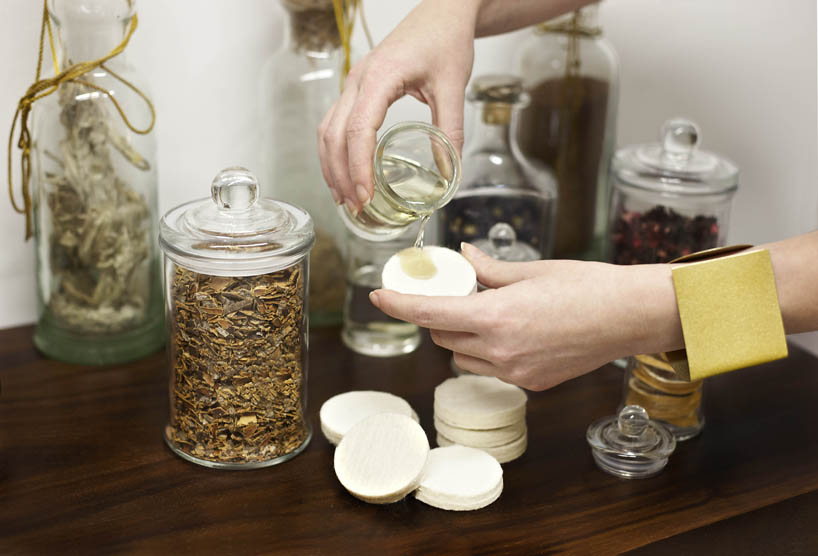 freyja sewell stimulates physical awareness in sensory concentration space 