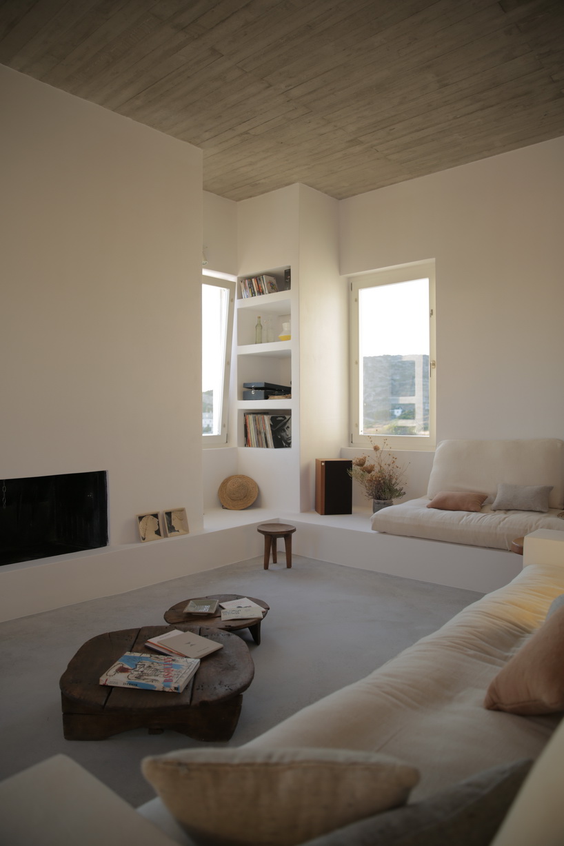 react architects inserts maison kamari into the arid greek landscape