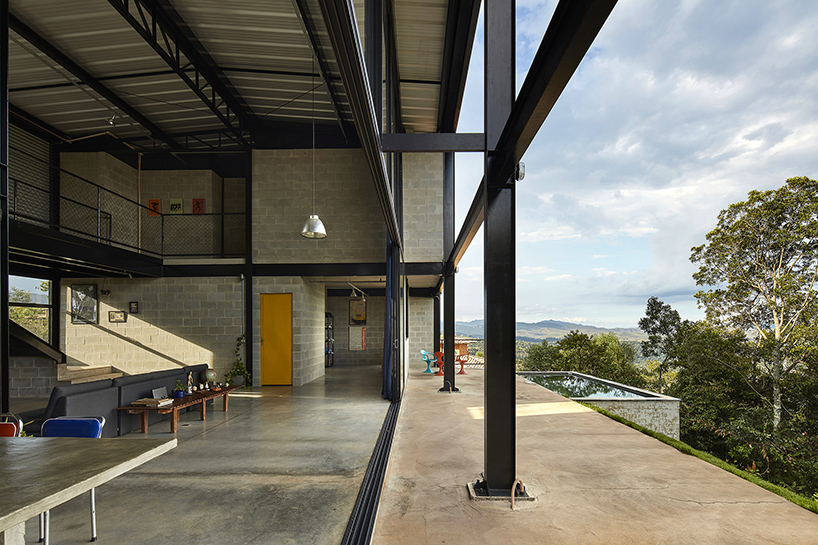 'casa galpao' by marcos franchini in brazil combines steel framing and exposed concrete