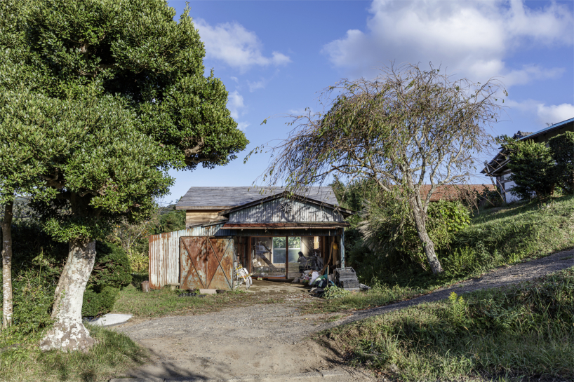 kurosawa kawaraten transforms neglected house in rural japan into low-budget home office