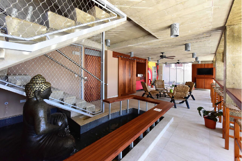 sand & shopping are steps away from the dream inn by CDP arquitectos