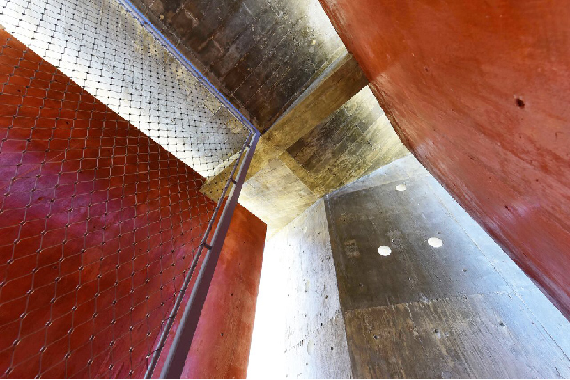 sand & shopping are steps away from the dream inn by CDP arquitectos