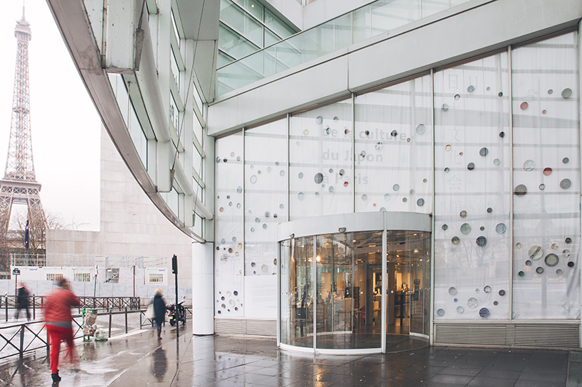 ARCHIEE installs japanese ceramics onto facade for scene de la table in ...