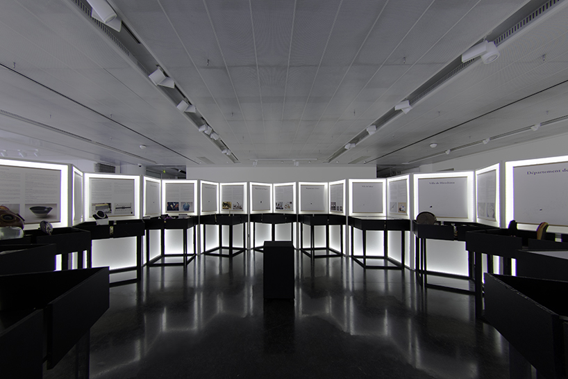 ARCHIEE's pleat luster scenography at maison de la culture du japon in paris