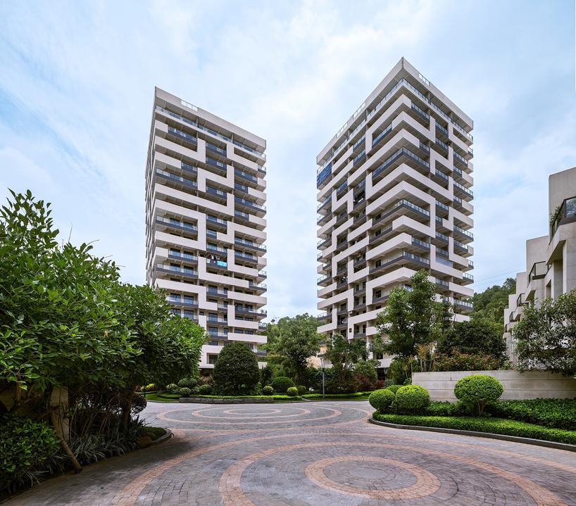 NEXT architects surrounds housing complex with water and lush greenery in china