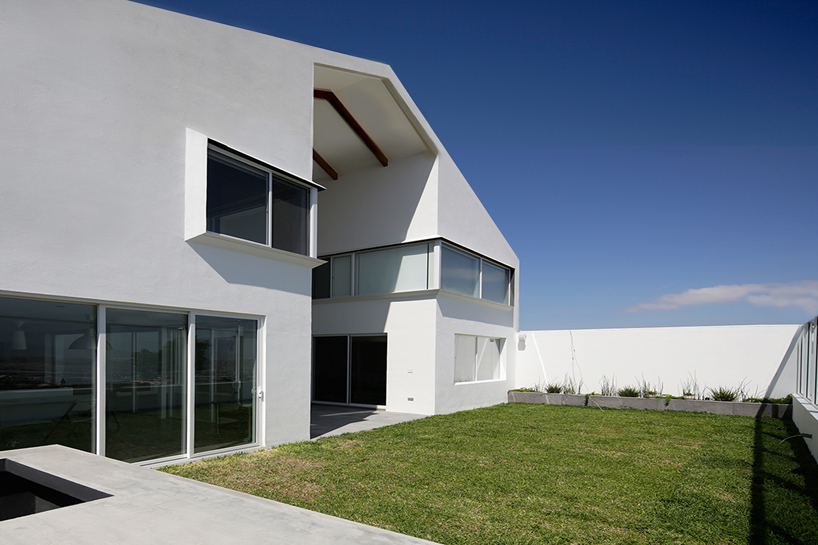 T38studio: HDJ86 single family housing complex, tijuana