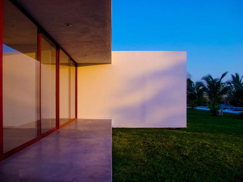couti&ntilde;o & ponce architects CP house mexico designboom
