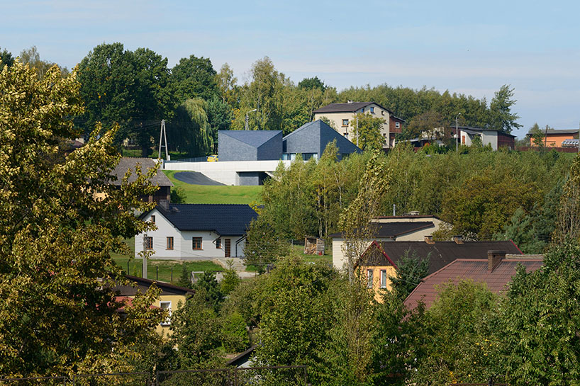 rs+ robert skitek house in krostoszowice poland designboom 