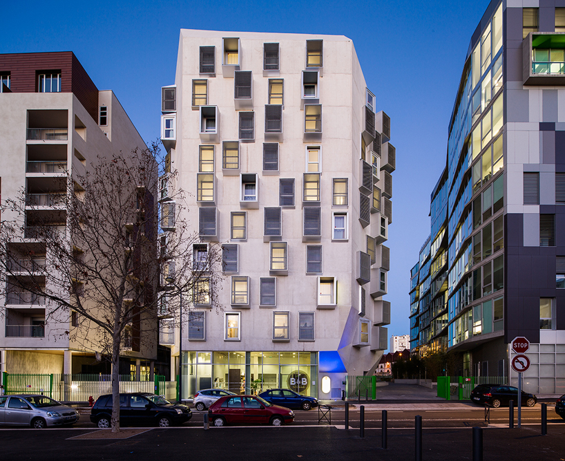 rémy marciano architects extrudes hotel B+B exterior in marseille