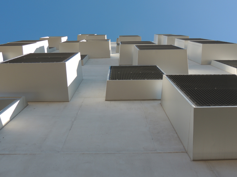 r&eacute;my marciano architects extrudes hotel B+B exterior in marseille