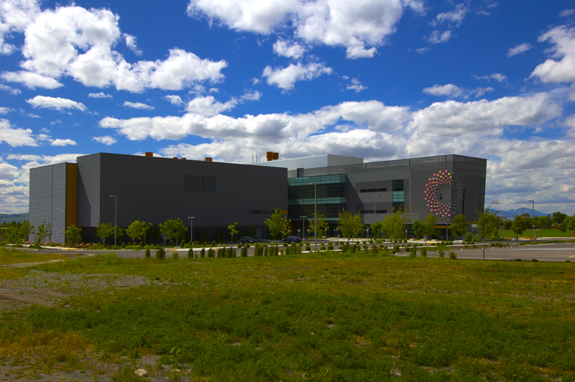 split spiral facade installation by ray king