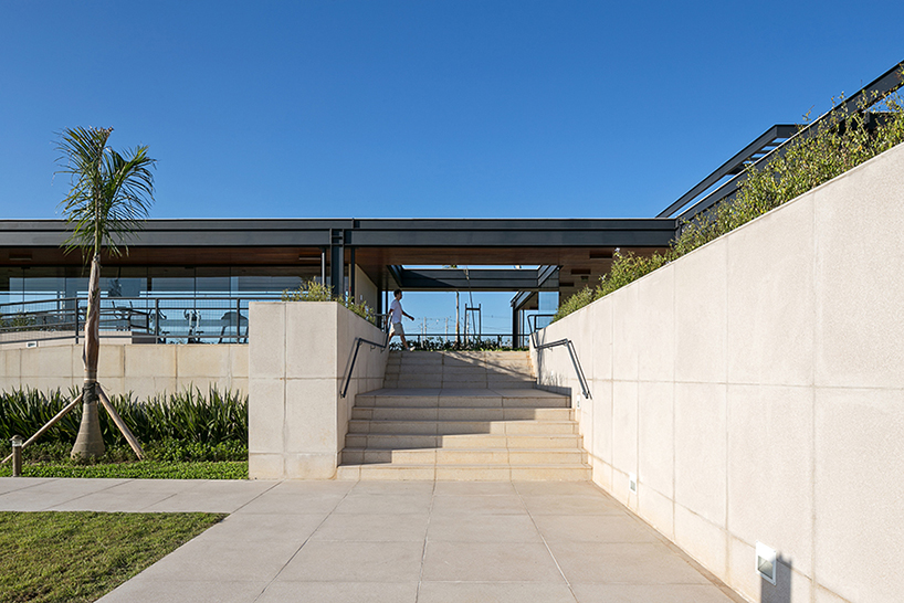 bloco arquitetos designs clubhouse in volta redonda, rio de janeiro