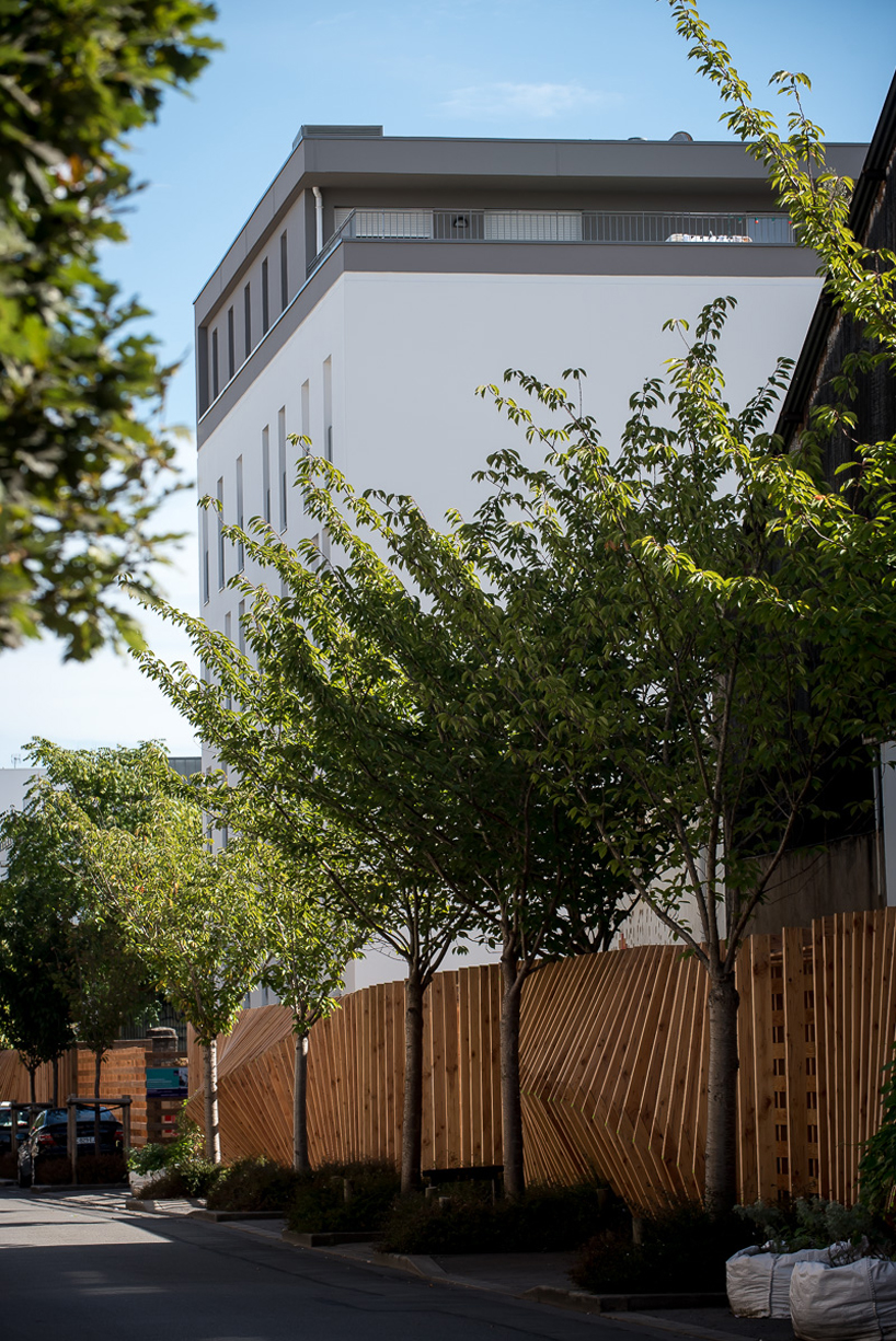 atelier vecteur carves an oscillating timber tunnel through nantes, france