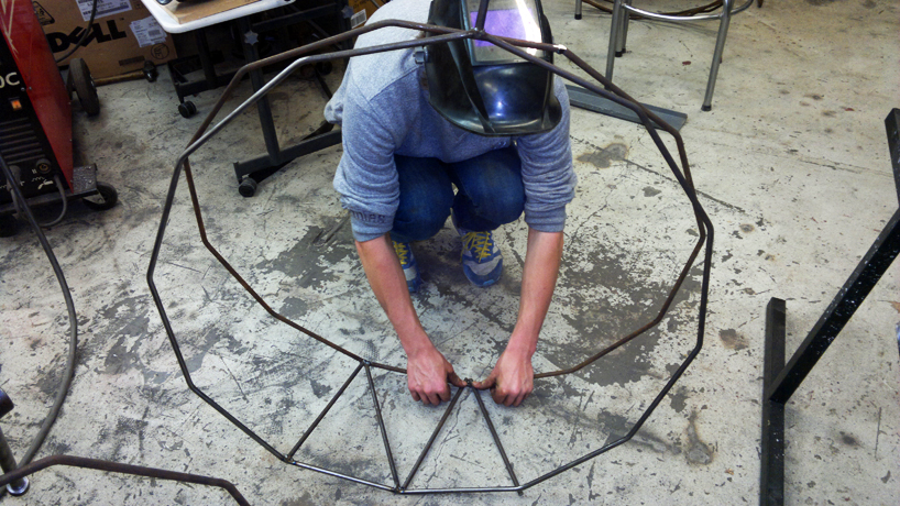 vertice   a cradle like steel cage chaise longue