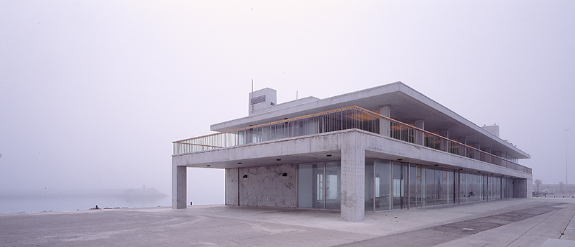 enrique abascal arquitectos: service building at the port of barbate
