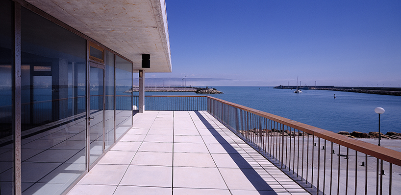 enrique abascal arquitectos: service building at the port of barbate