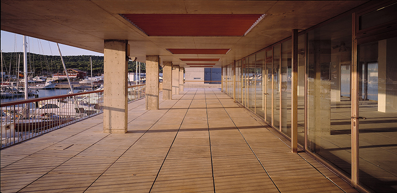 enrique abascal arquitectos: service building at the port of barbate