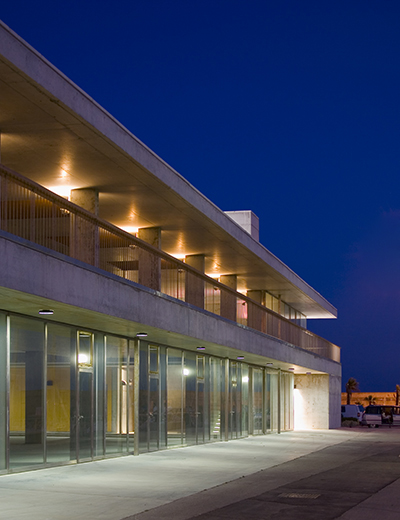 enrique abascal arquitectos: service building at the port of barbate