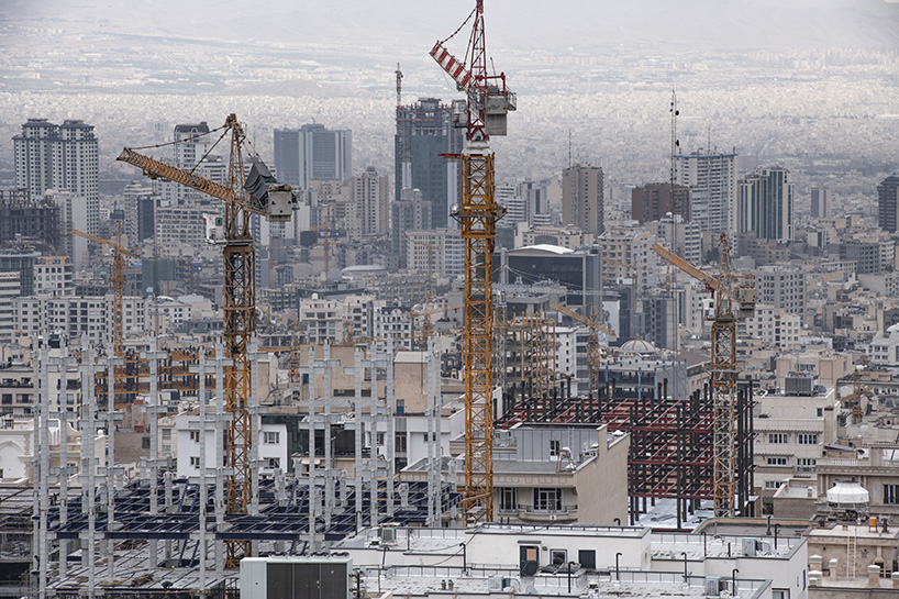 https://static.designboom.com/wp-content/dbsub/358876/2024-02-04/tehran-tower-cranes-1-65bfc9d6497e8.jpg?utm_source=chatgpt.com