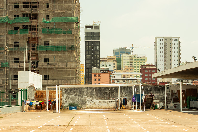 manuel álvarez diestro turns football goalposts into architectural observation frames