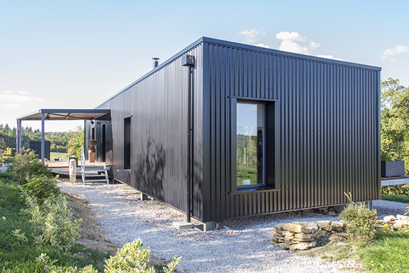 spray architecture inserts two-container home at the edge of the woods in france
