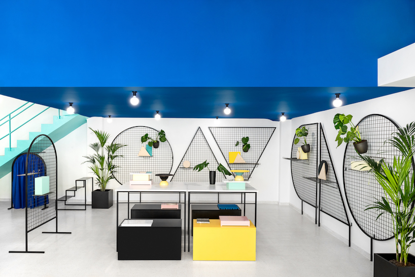 masquespacio paints valencia lifestyle store with block colors + bold lines