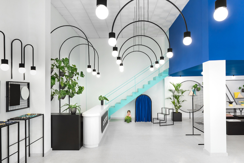 masquespacio paints valencia lifestyle store with block colors + bold lines