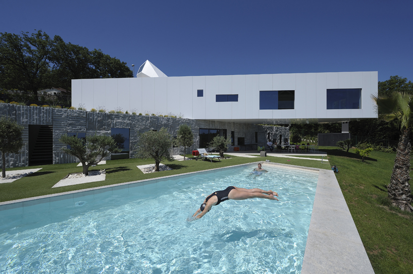 nest and cave house by idis turato