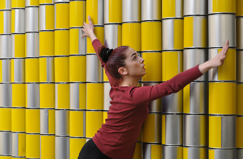 moradavaga realizes vira-lata installation using 2300 turnable tin cans