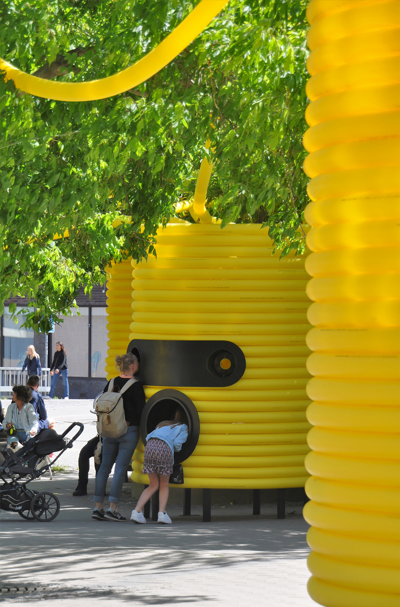 Friendly yellow giants connect strangers and friends at Örebro Square in Sweden 6