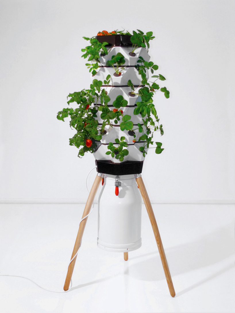 the fogger vertical planting unit by vakant design