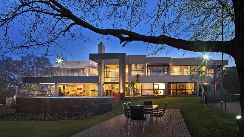 house moy by nico van der meulen architects