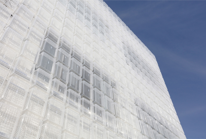 hyunje joo engulfs 1,500 semi-transparent baskets on building façade in korea