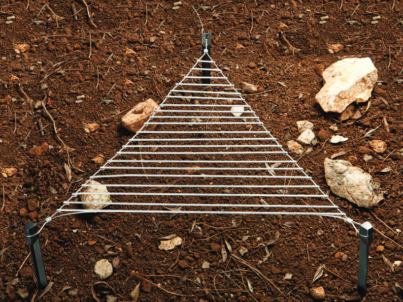 roee magdassi pins stakes for triangular outdoor cooking grill