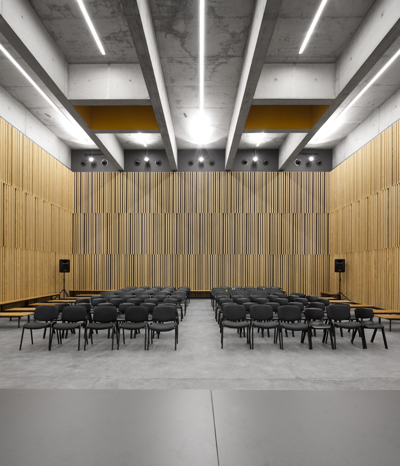 secondary school braamcamp freire pontinha by CVDB architectos