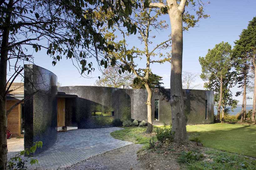 glass house by manser practice architects